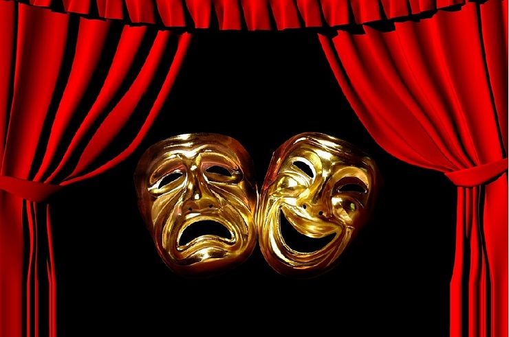 cortinas de teatro com duas máscaras representando às emoções triste e alegre