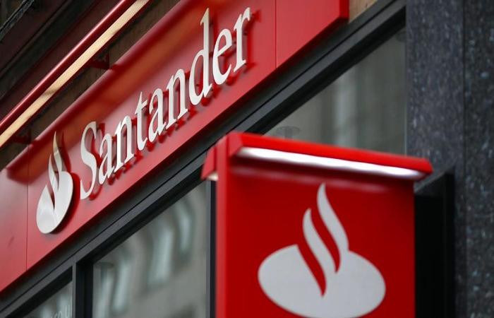 Logo do Santander, que ofertas bolsas no Programa Avançar