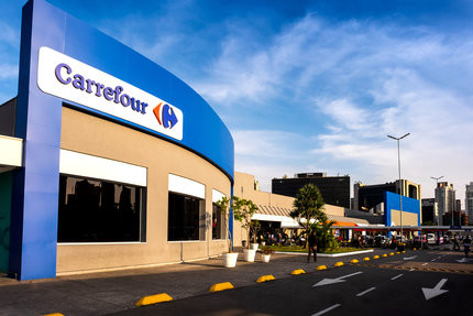Fachada de um Carrefour; rede oferta cursos de Tecnologia da Informação